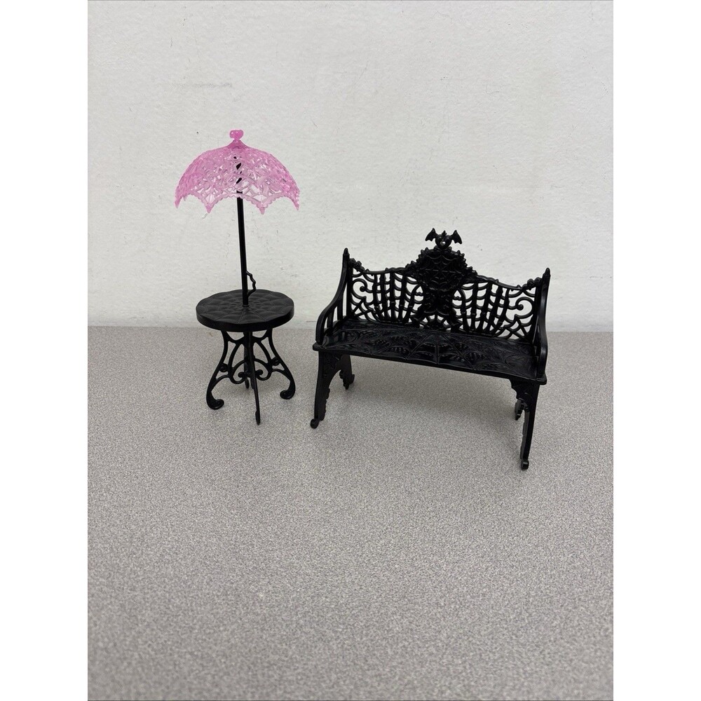 Monster High Bite In The Park~Park Bench~Table~Pink Umbrella~Draculaura Lot~EUC